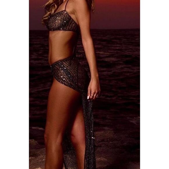 PrettyLittleThing - Sheer Sequin Mesh Cut Out Maxi Dress in Black - Picture 7 of 7